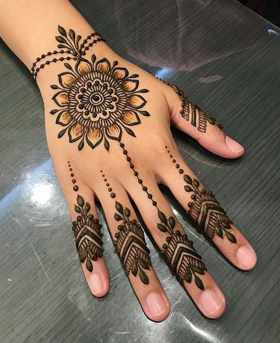 Circular flower motif back hand henna