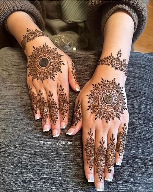 Clean bracelet mehndi