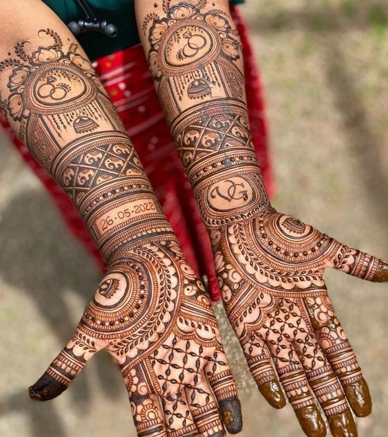 Front hand mehndi design segmented by patterns