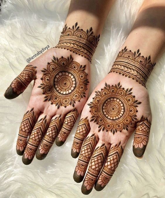 Front hand mehndi design with easy motifs