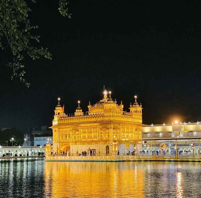 Golden-Temple-in-Punjab-Seven-Wonders-Of-India
