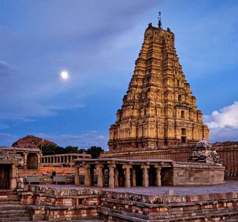 Hampi-Temple-Complex-in-Karnataka-Seven-Wonders-Of-India