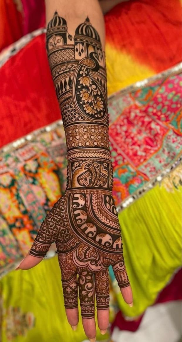 Multi-motif dulhan mehndi design