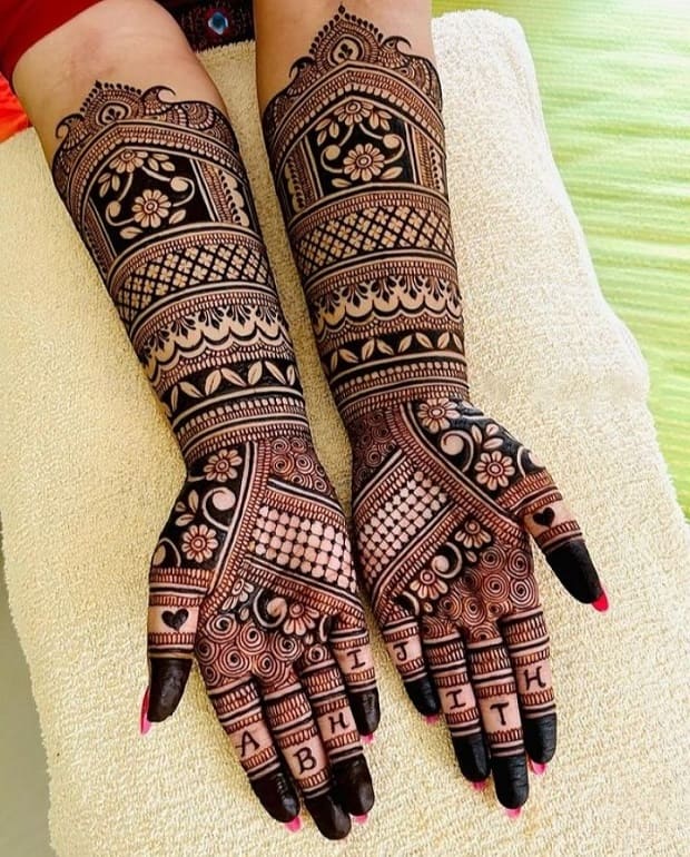 Quirky henna with overlapping patterns
