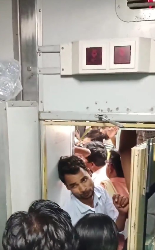 overcrowded Kashi Express