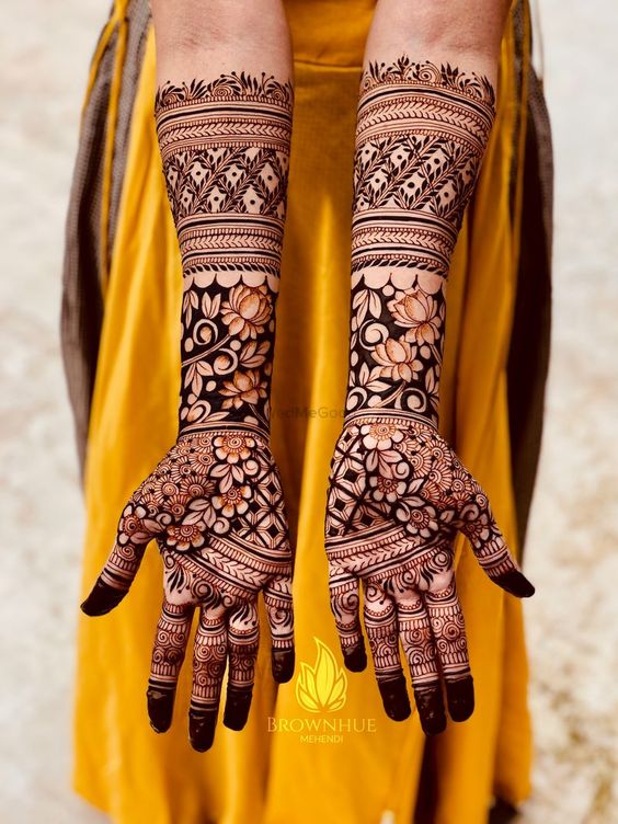 Segregated flower mehndi design