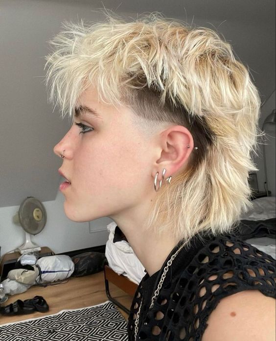 Textured mullet with undercut
