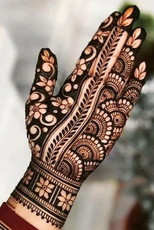 henna design front hand