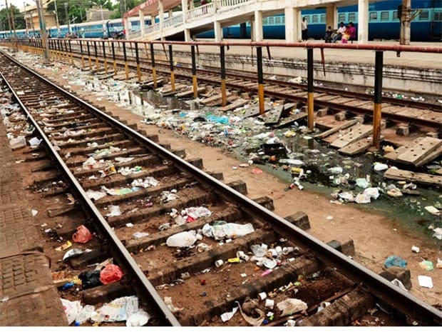 littering on rail tracks