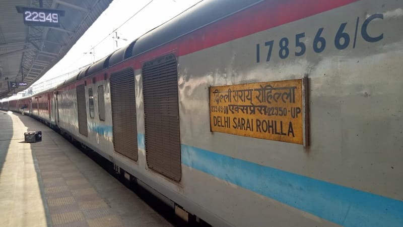 Delhi Sarai Rohilla SF Express 22949