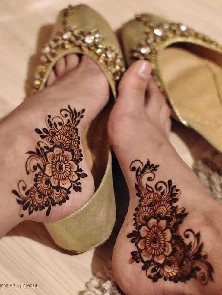 Floral side foot mehndi design