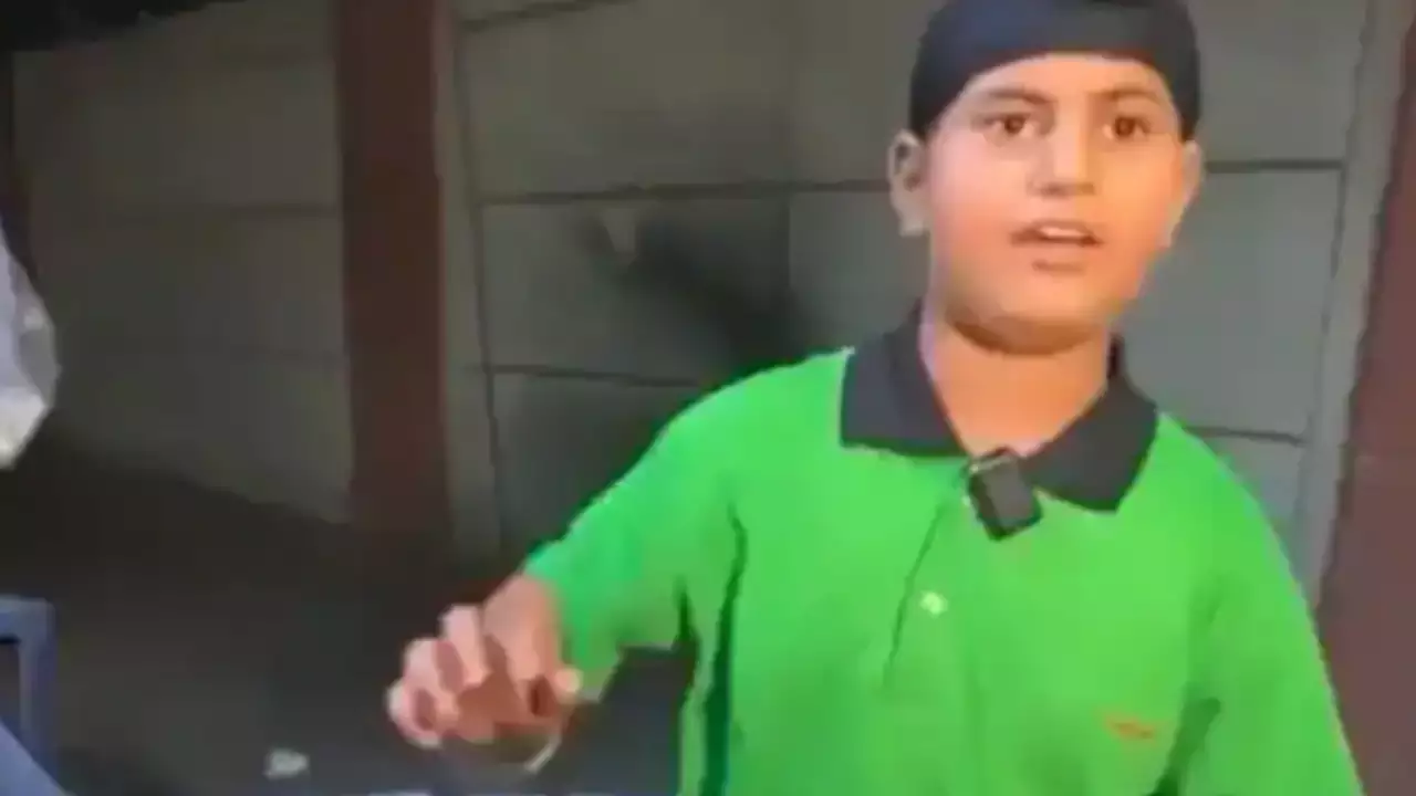 Jaspreet Singh 10 year old selling rolls