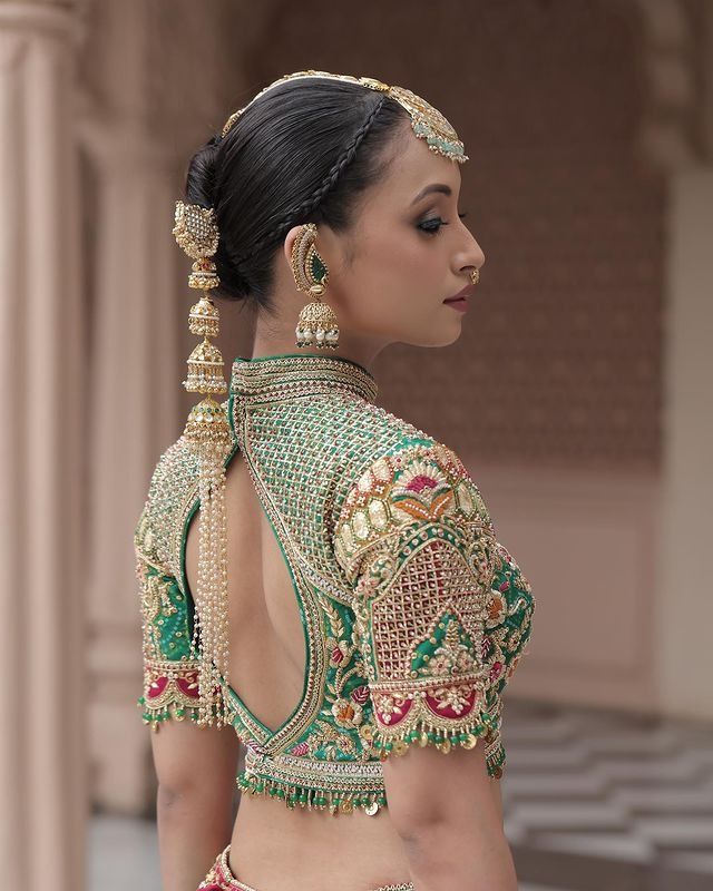 Kathpadar blouse back design