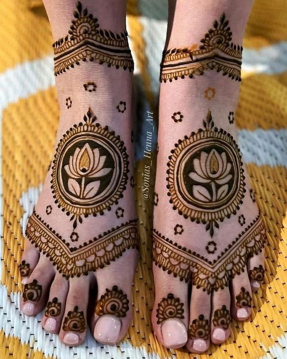 Lotus motif foot mehndi design Arabic