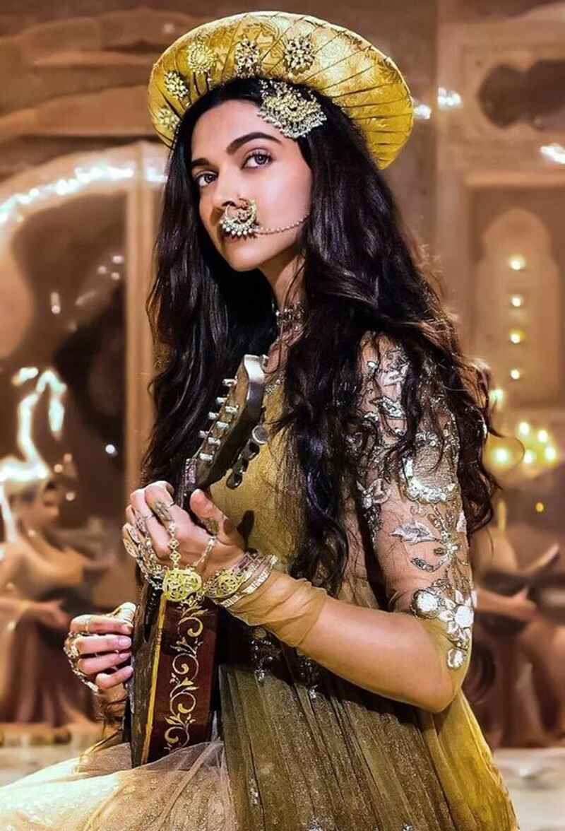 Mastani-from-bajirao-mastani-bollywood-theme-party-dress