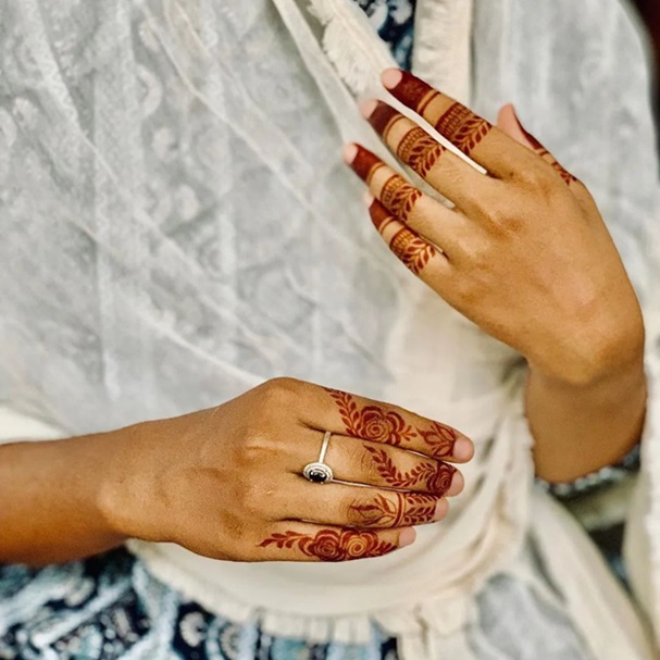 Royal finger mehndi design for girl