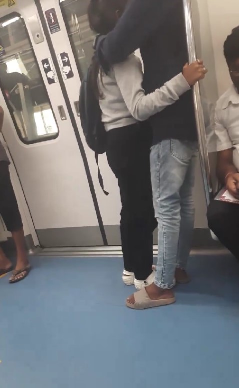 couple kissing on Bengaluru metro