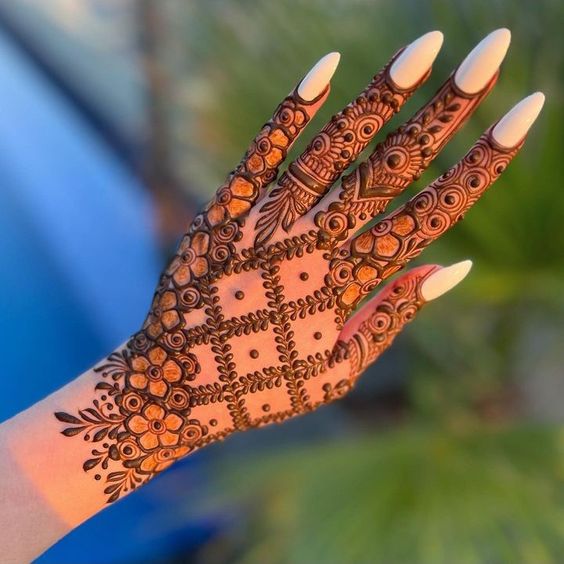 Simple box mehndi design