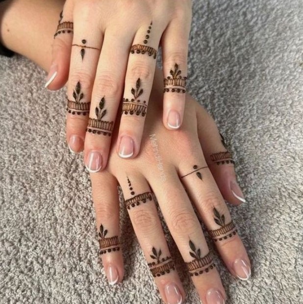 Simple finger mehndi design