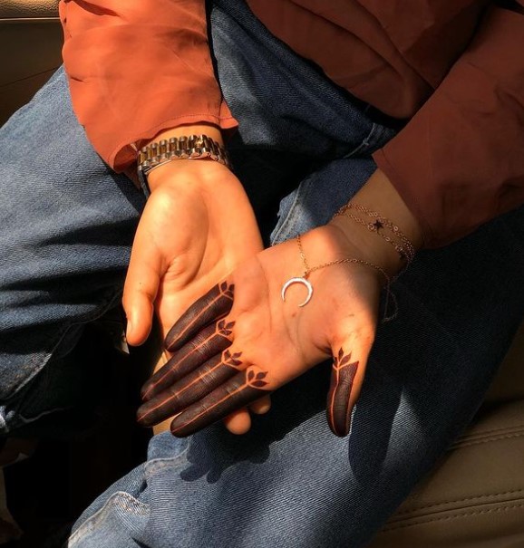finger mehndi design for front hand