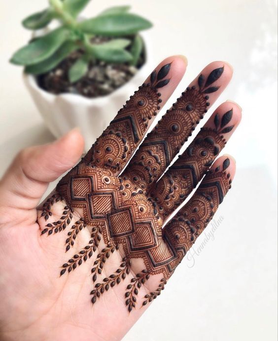 finger mehndi design front hand