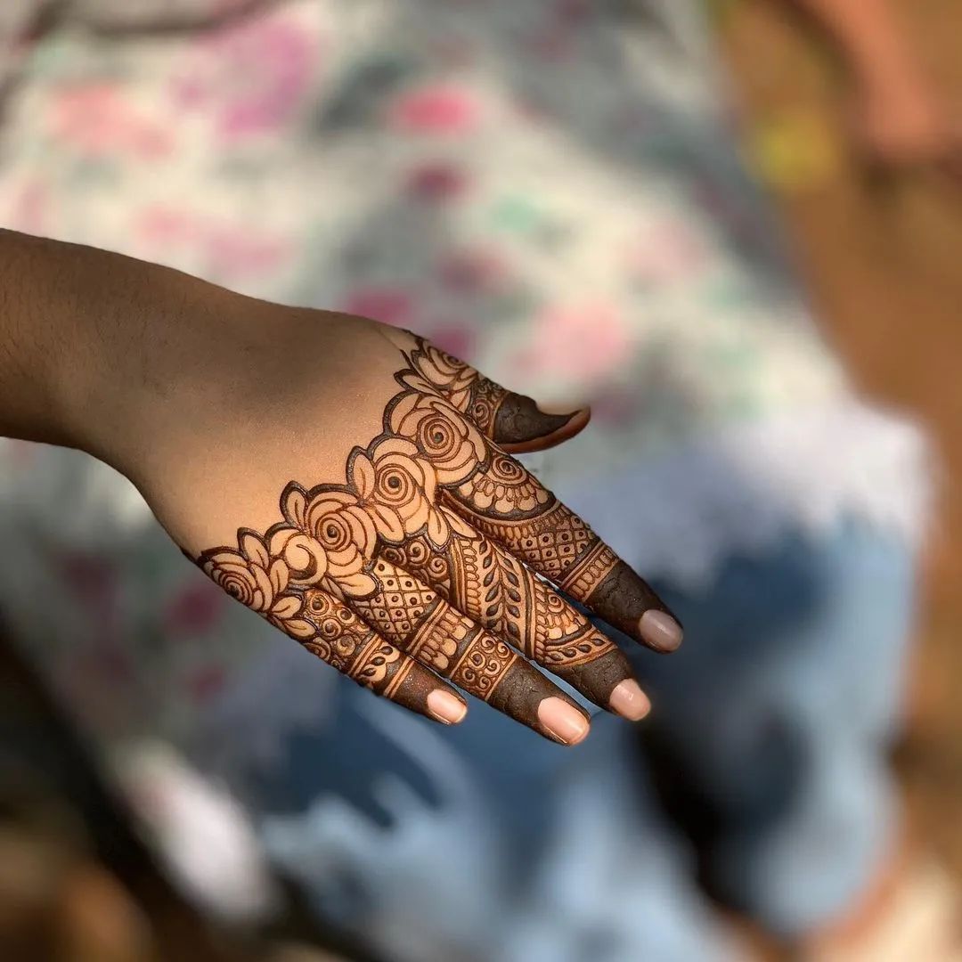 finger mehndi design