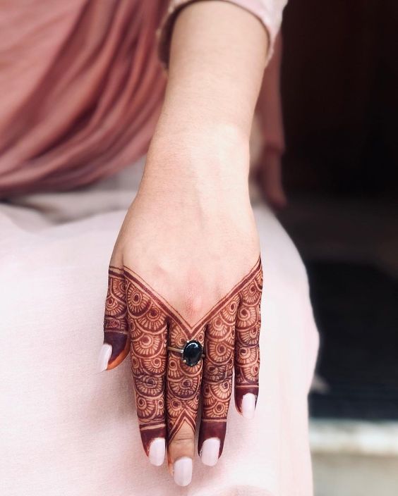 finger mehndi style
