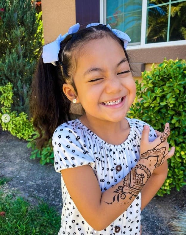 simple mehndi designs for girls