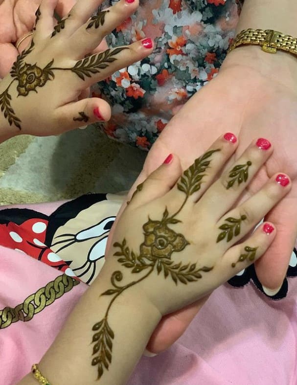 simple mehndi designs for kids