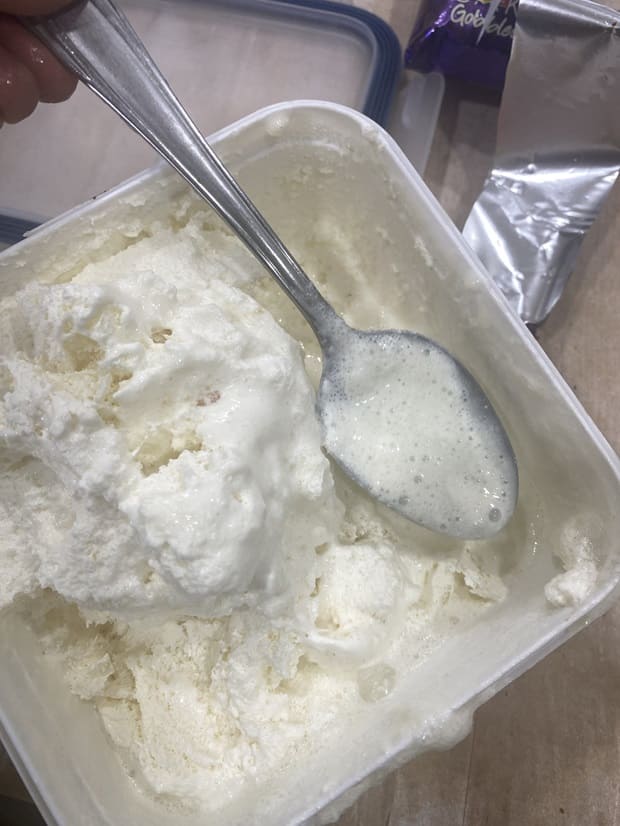spoiled amul ice cream from Zepto 