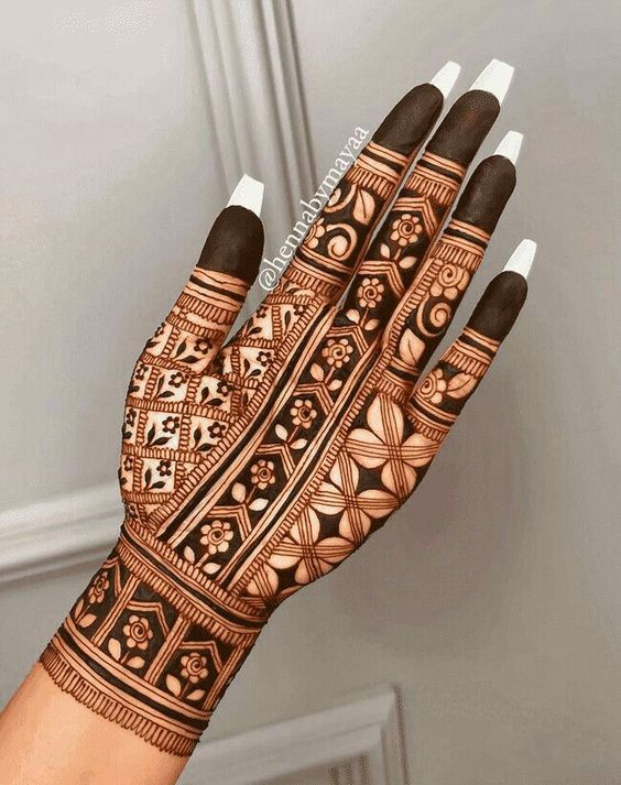 vertically segmented mehndi design
