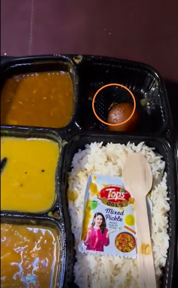 Cockroach in Veg Thali IRCTC