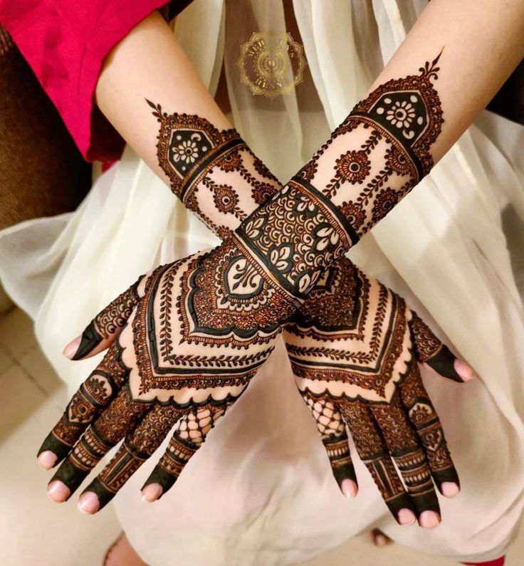 Dainty multi motif henna
