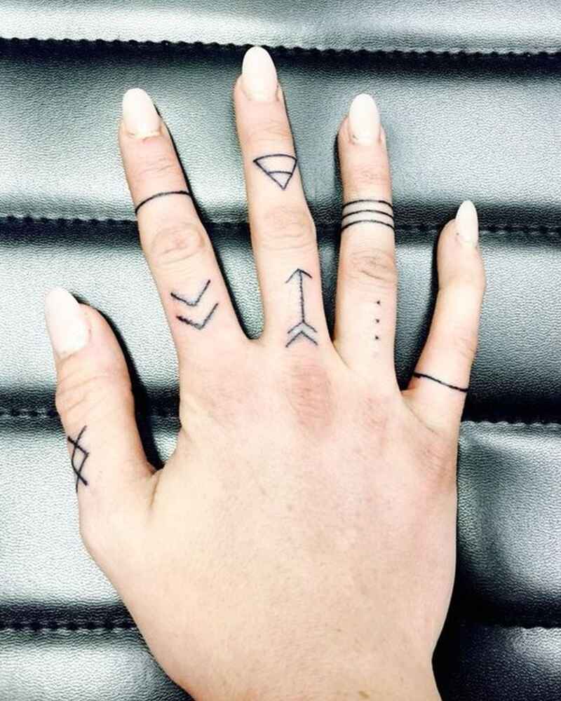 Minimalistic-line-art-finger-tattoos-for-girls