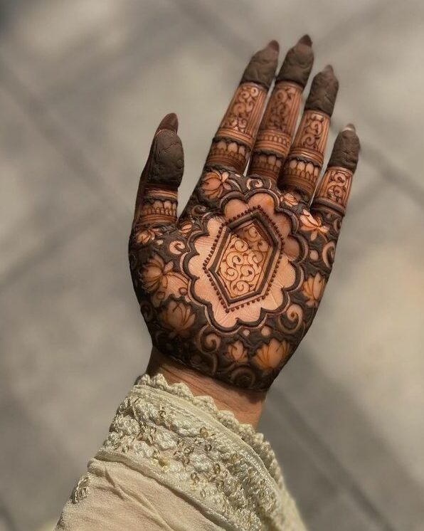Negative cutout mehndi design