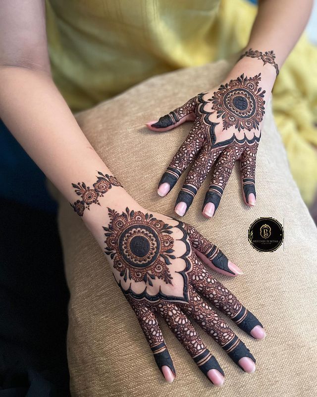 Round central motif mehndi design