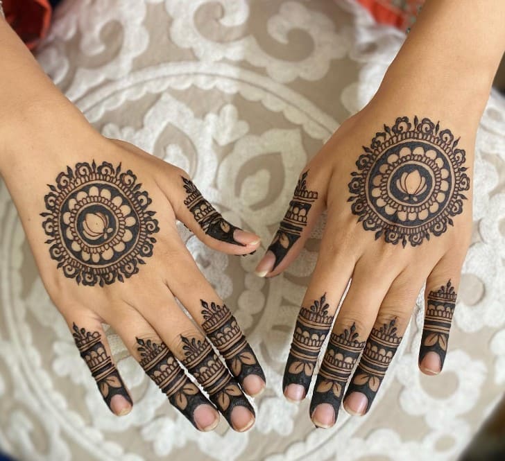Simple back hand mehndi design