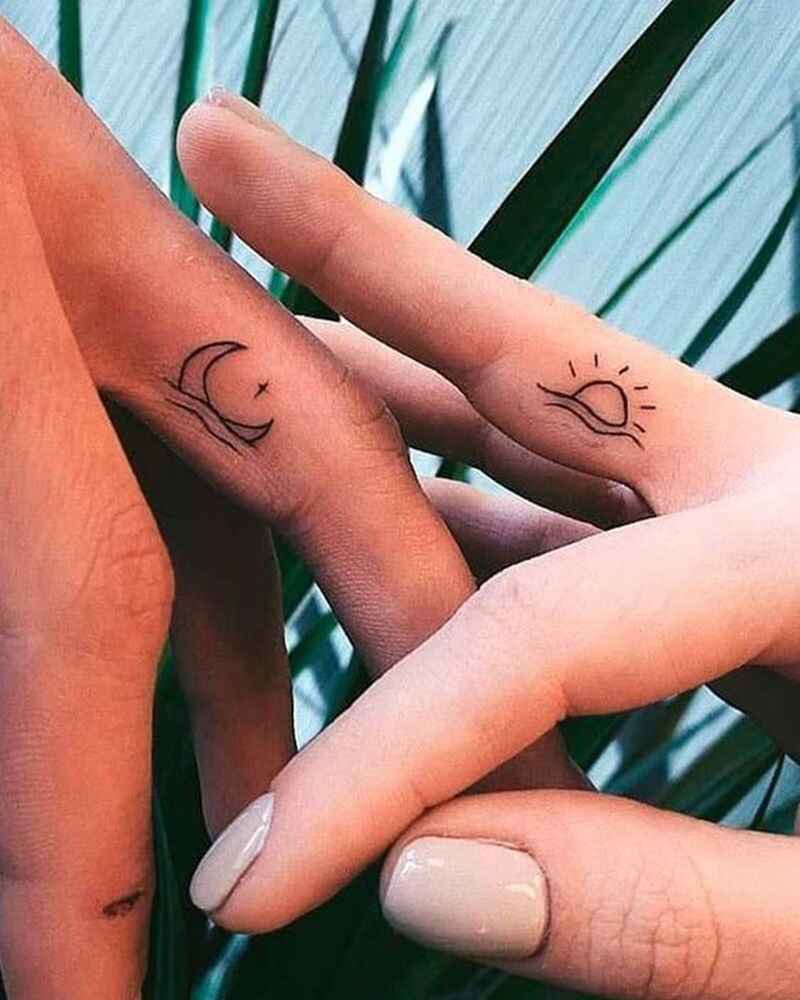 Sun-and-moon-finger-tattoos-for-girls