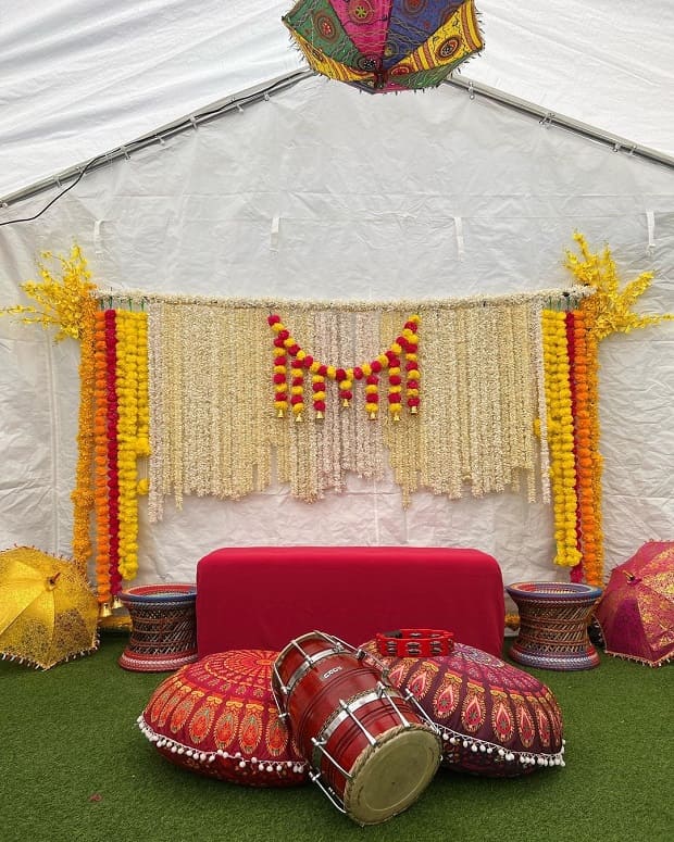 Traditional instrument decoration ideas