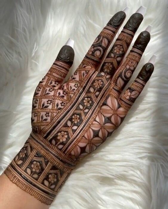 Vertical henna design for Eid
