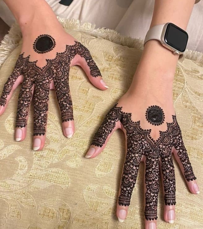 back hand mehndi simple