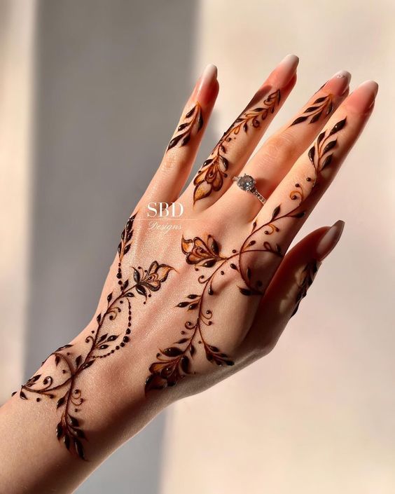 beautiful back hand henna design