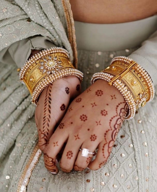 easy back hand mehndi design
