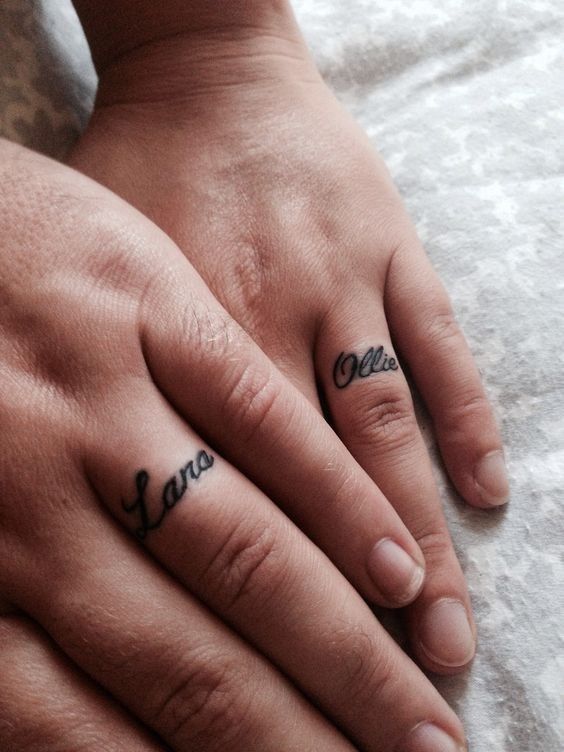 finger name tattoos