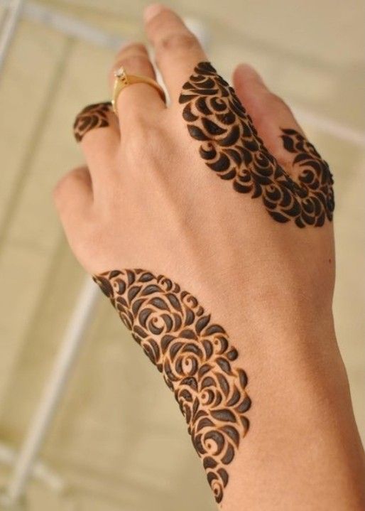 simple mehndi designs back hand