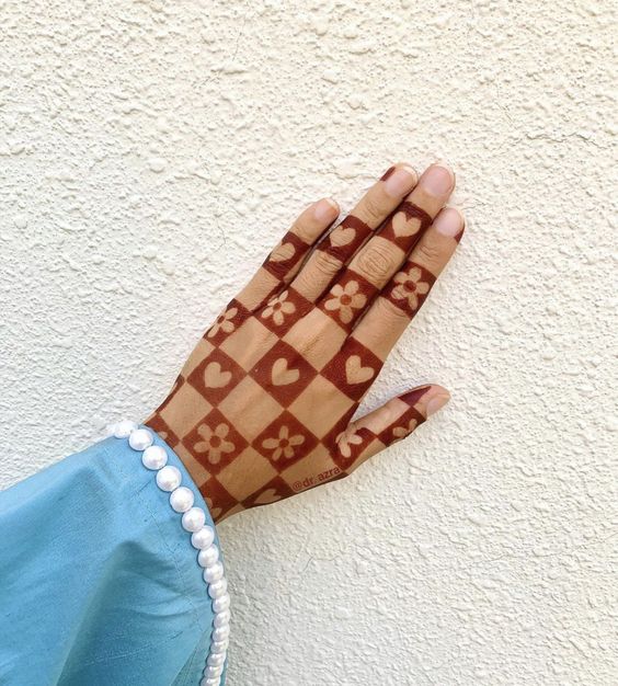stylish back hand mehndi designs easy