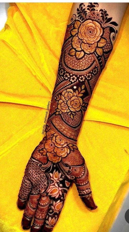 Arabic henna design front hand 