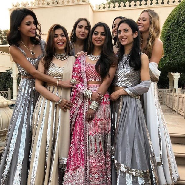 isha ambani wedding dress (1)