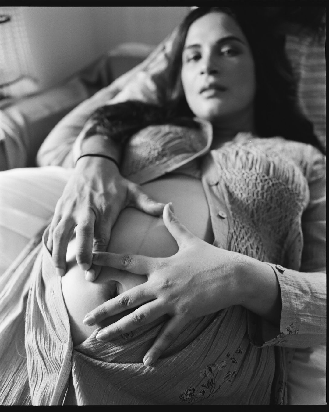 richa-chadha-maternity-shoot (3)