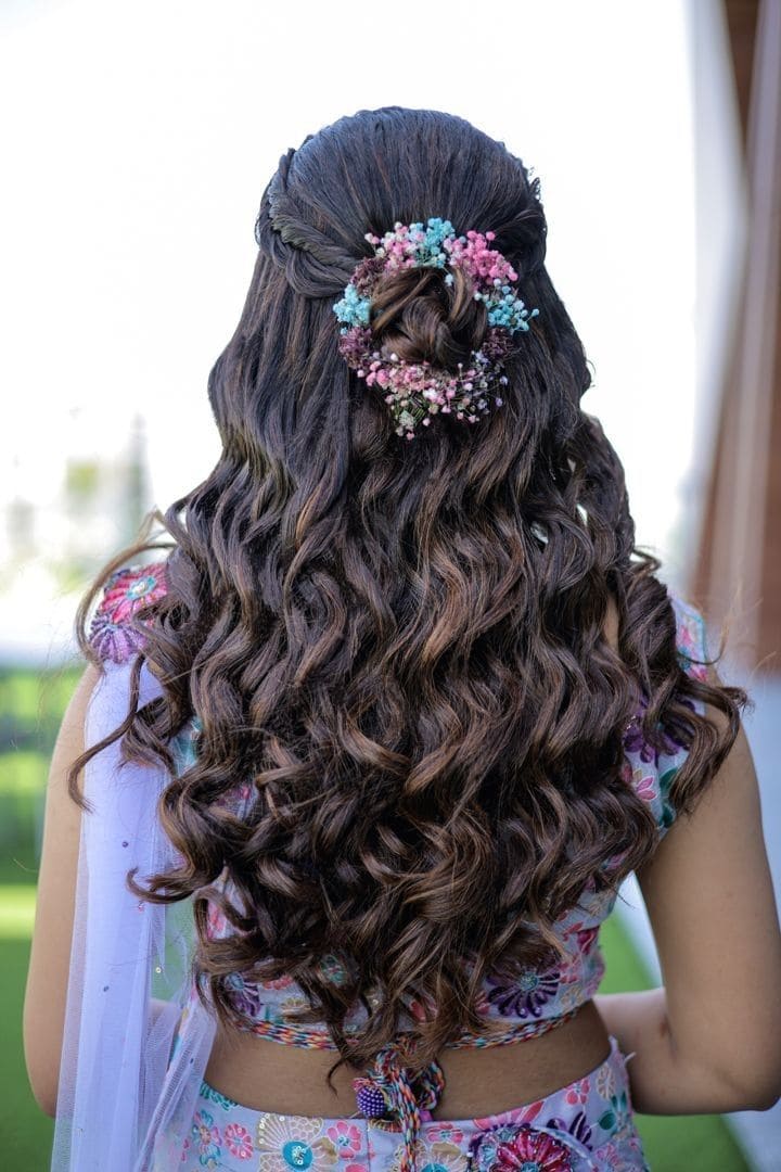 Half bun hairstyle with sweet cupcake hue flowers
